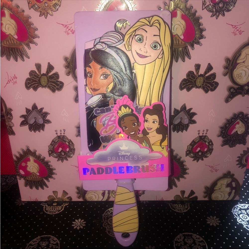 Disney princesses paddle hairbrush featuring Jasmine & Rapunzel
